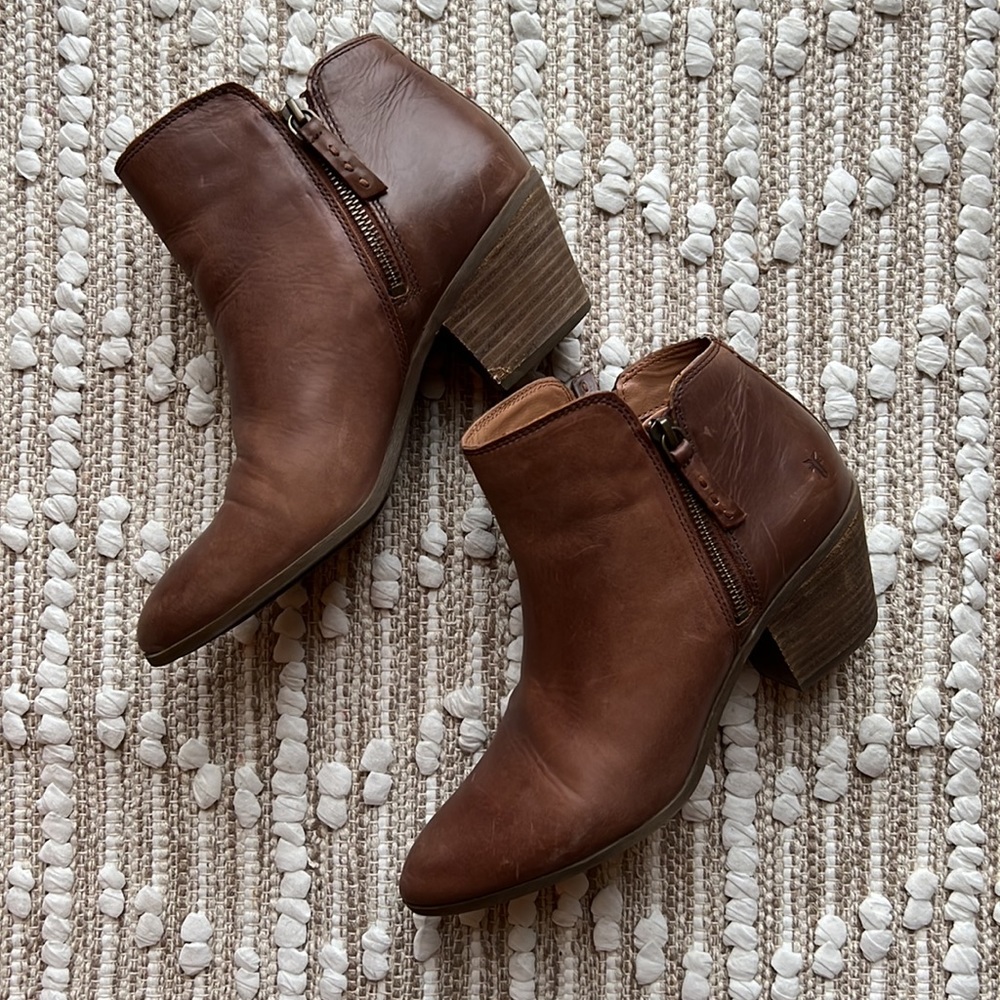 Frye boots. 👢 - Picture 2 of 12
